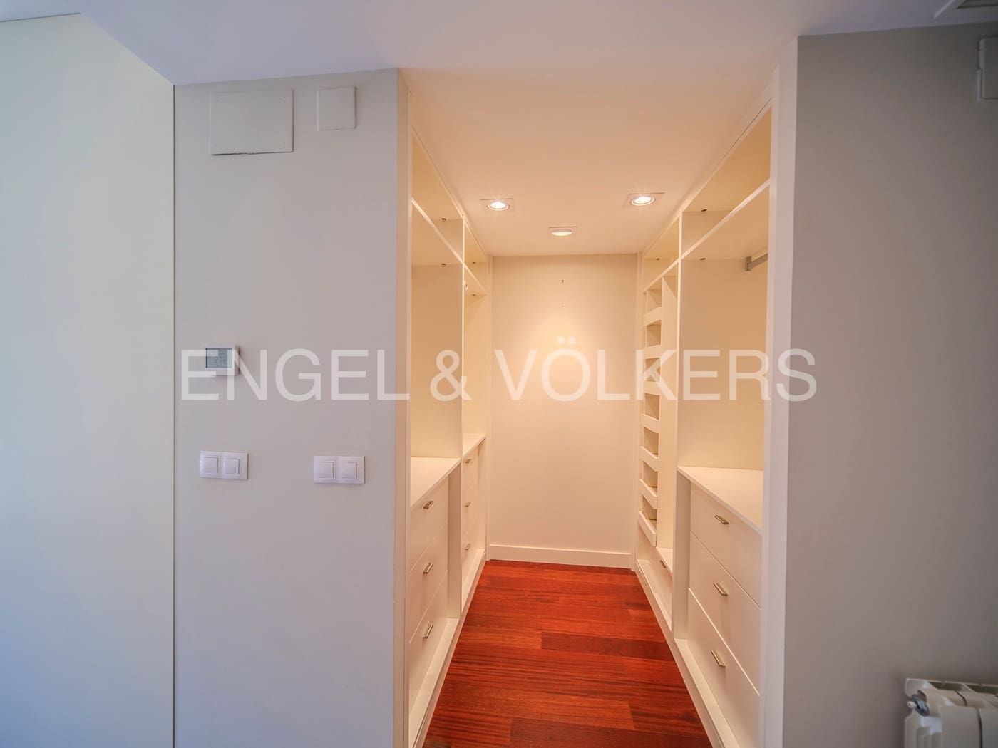 3 soveværelse Semi-Rækkehus til salg i Alicante by med swimmingpool garage - € 1.100.000 (Ref: 8479676)