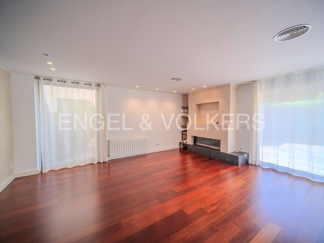 3 makuuhuone Paritalo myytävänä paikassa Vistahermosa, Alicante kaupunki mukana uima-altaan 
autotalli - 1 100 000 € (Ref: 8479676)