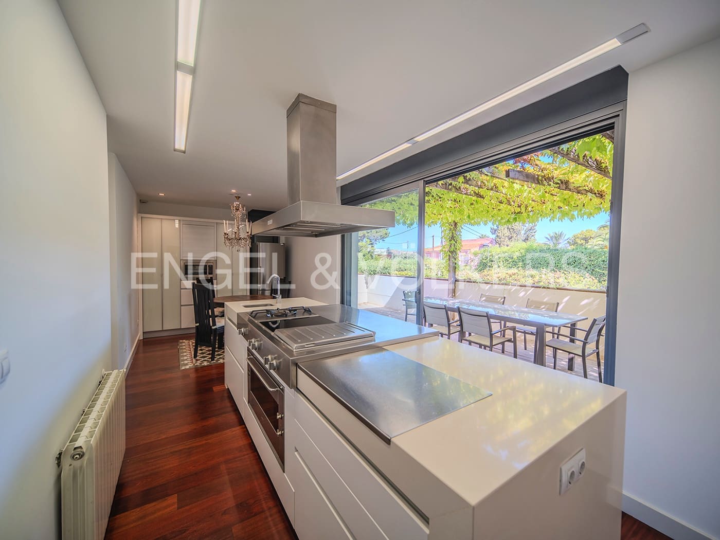 3 soveværelse Semi-Rækkehus til salg i Alicante by med swimmingpool garage - € 1.100.000 (Ref: 8479676)