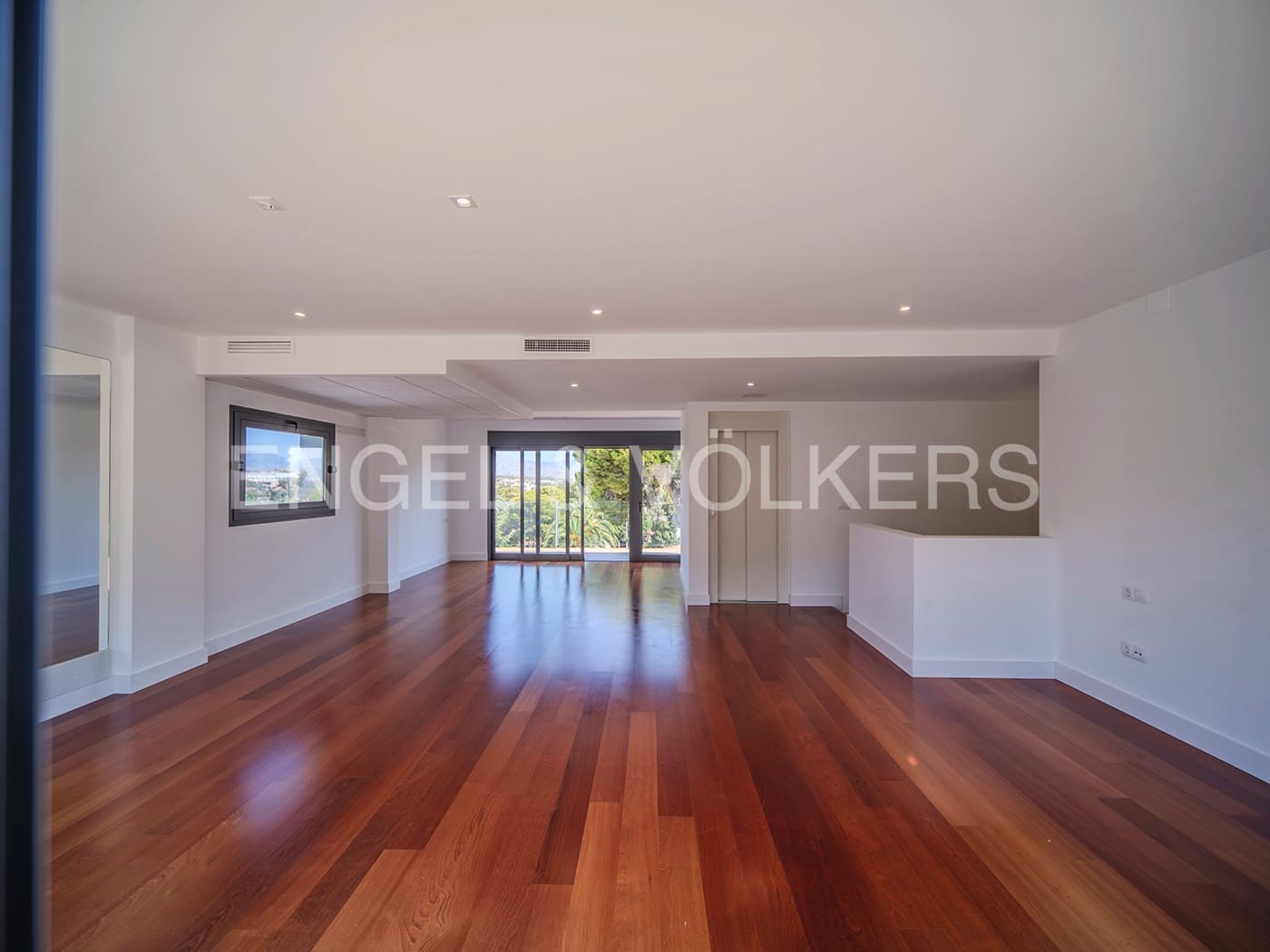 3 soveværelse Semi-Rækkehus til salg i Alicante by med swimmingpool garage - € 1.100.000 (Ref: 8479676)