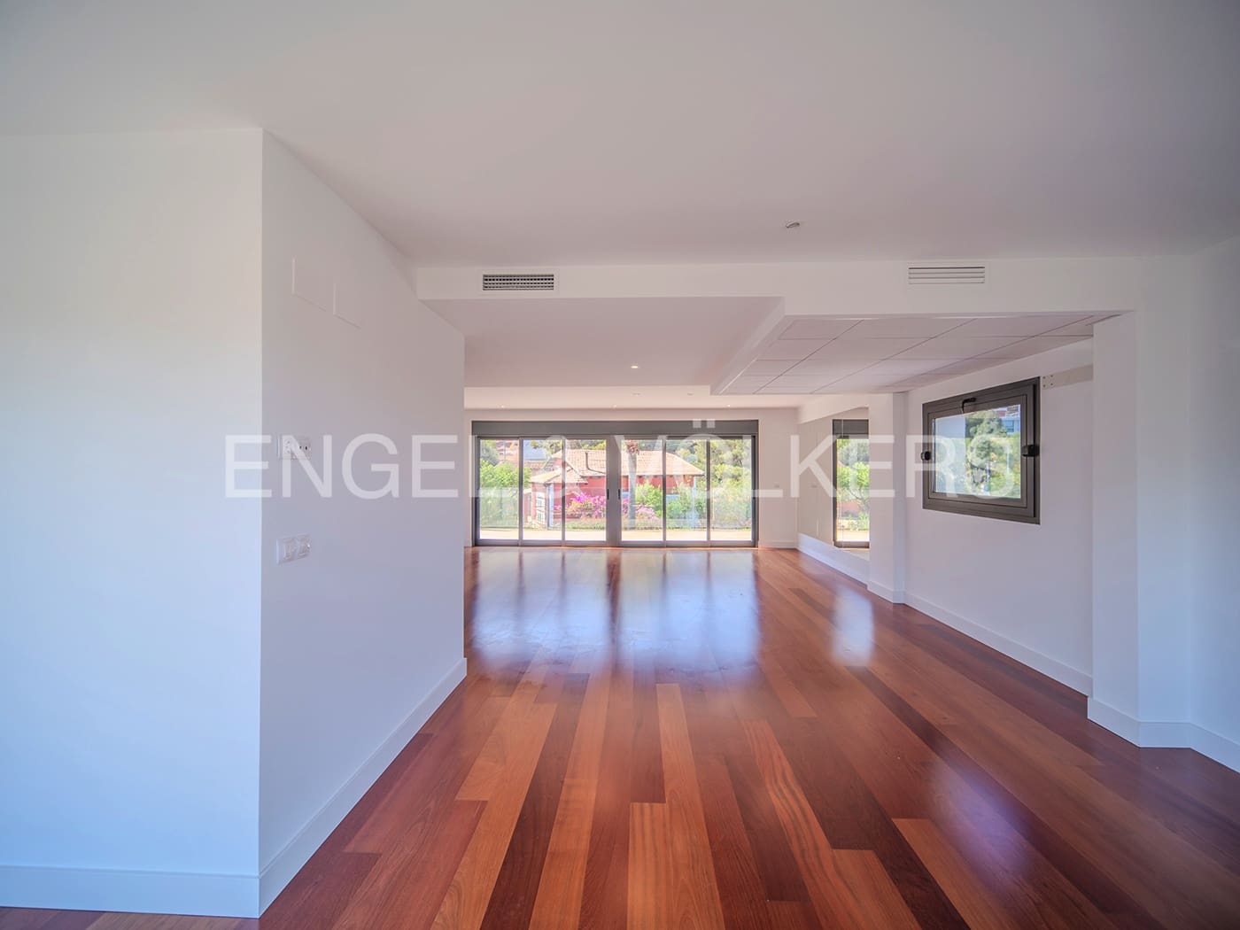 3 soveværelse Semi-Rækkehus til salg i Alicante by med swimmingpool garage - € 1.100.000 (Ref: 8479676)