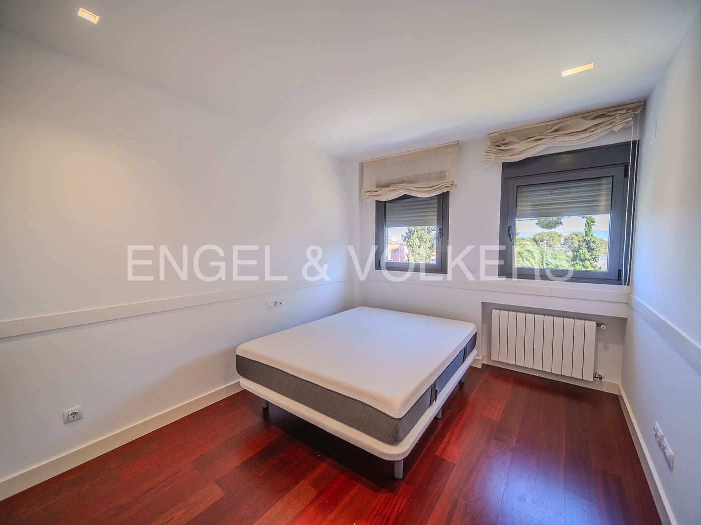 3 soveværelse Semi-Rækkehus til salg i Alicante by med swimmingpool garage - € 1.100.000 (Ref: 8479676)