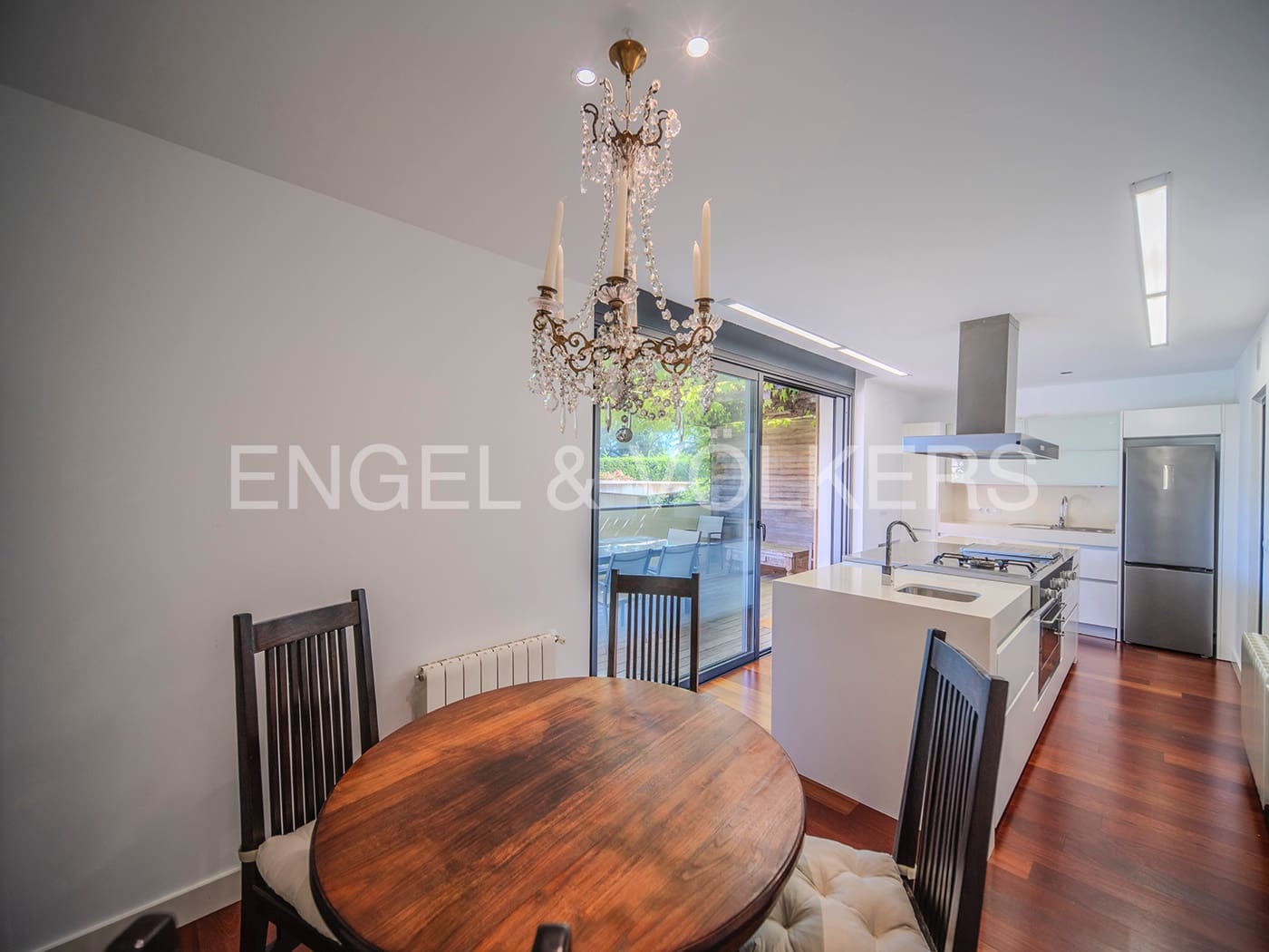 3 soveværelse Semi-Rækkehus til salg i Alicante by med swimmingpool garage - € 1.100.000 (Ref: 8479676)