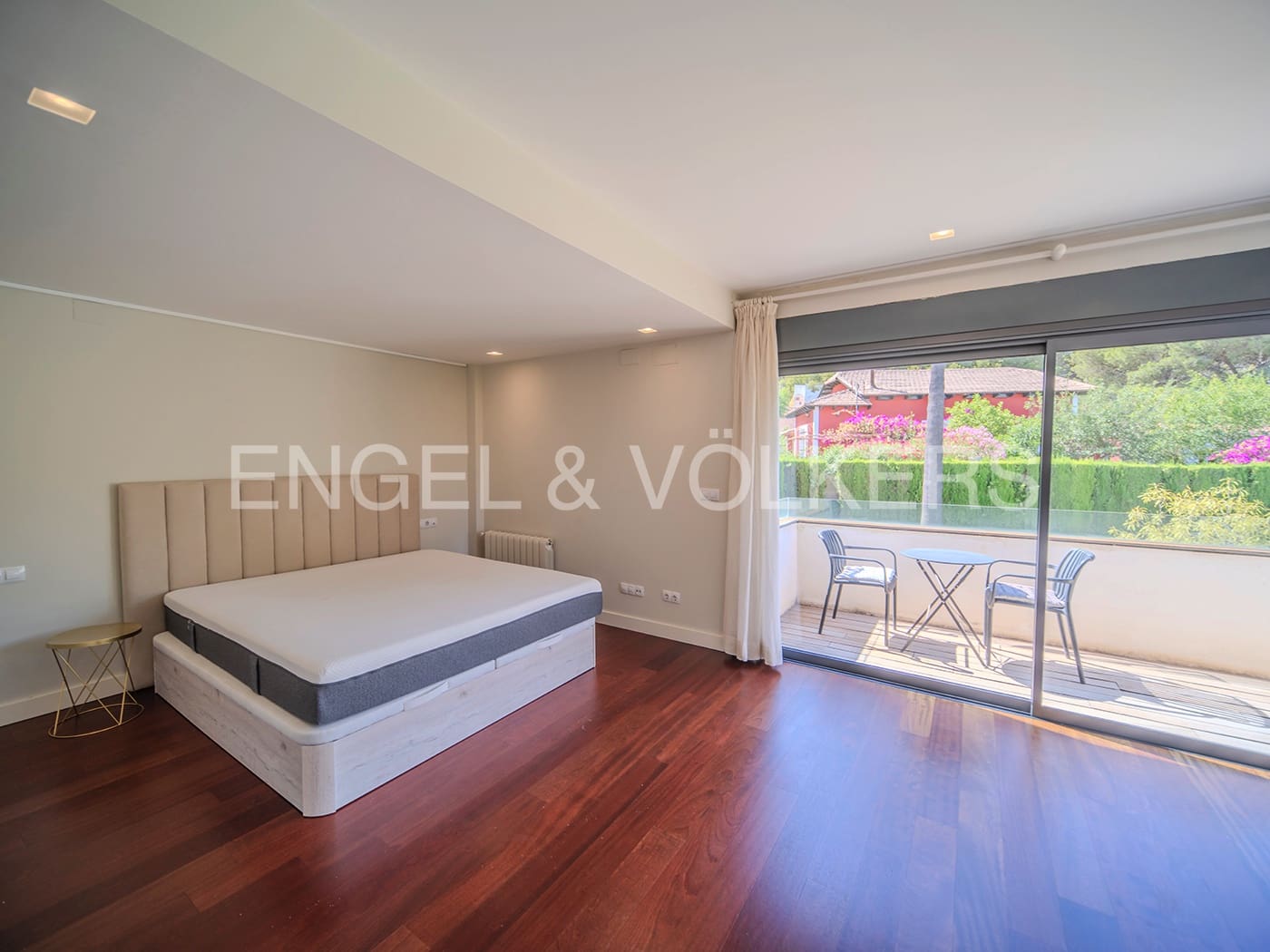 3 soveværelse Semi-Rækkehus til salg i Alicante by med swimmingpool garage - € 1.100.000 (Ref: 8479676)