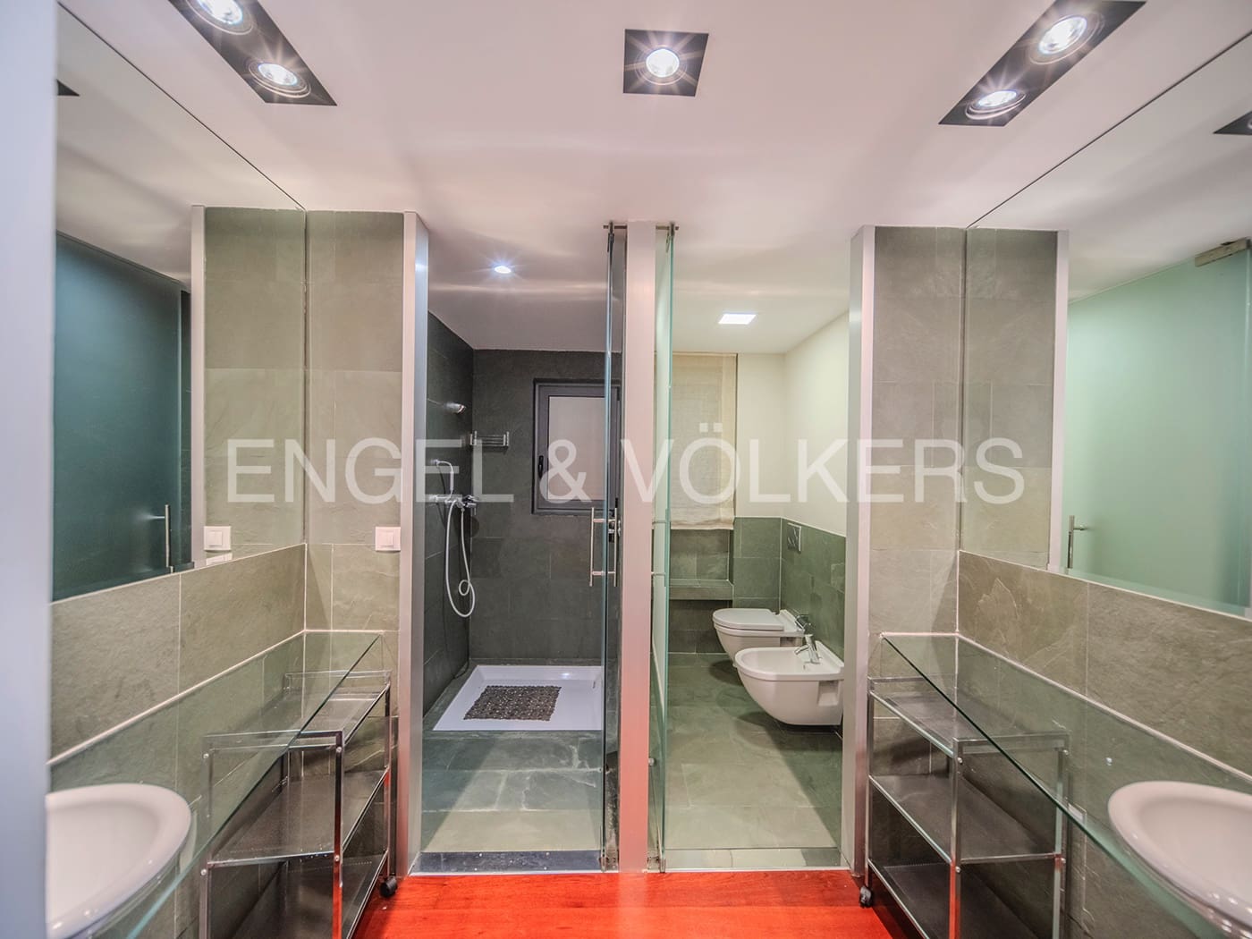 3 soveværelse Semi-Rækkehus til salg i Alicante by med swimmingpool garage - € 1.100.000 (Ref: 8479676)