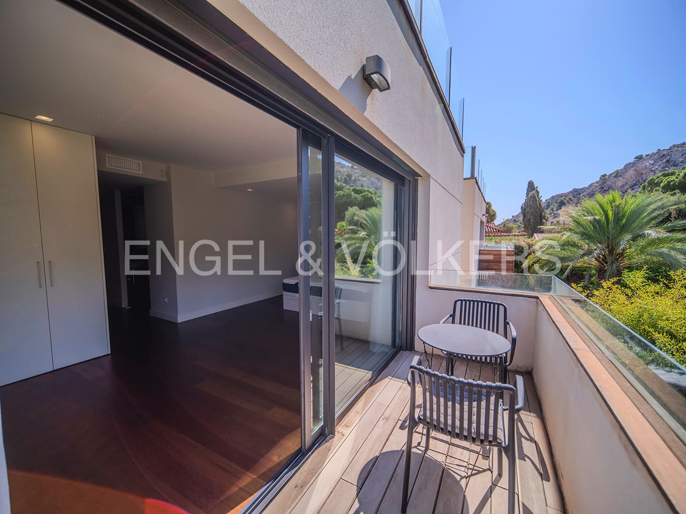 3 soveværelse Semi-Rækkehus til salg i Alicante by med swimmingpool garage - € 1.100.000 (Ref: 8479676)