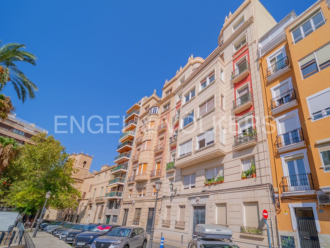 4 bedroom Apartment for sale in Alicante / Alacant city - € 875,000 (Ref: 8494070)