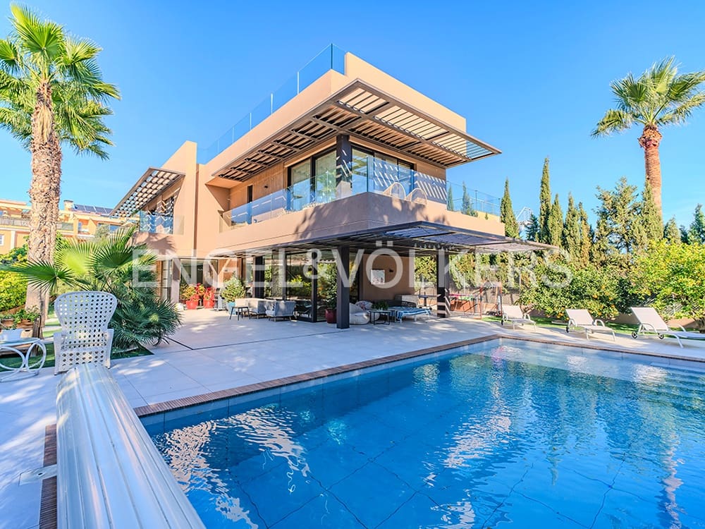 4 soverom Villa til salgs i Alicante by med svømmebasseng garasje - € 3 150 000 (Ref: 8762605)