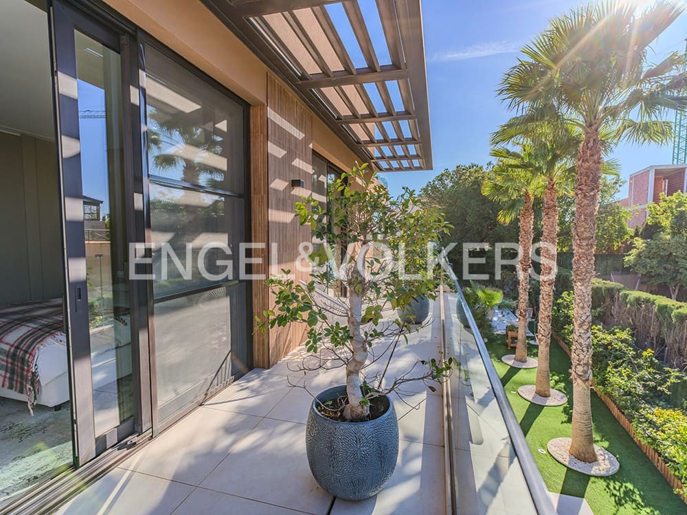 4 soverom Villa til salgs i Alicante by med svømmebasseng garasje - € 3 150 000 (Ref: 8762605)