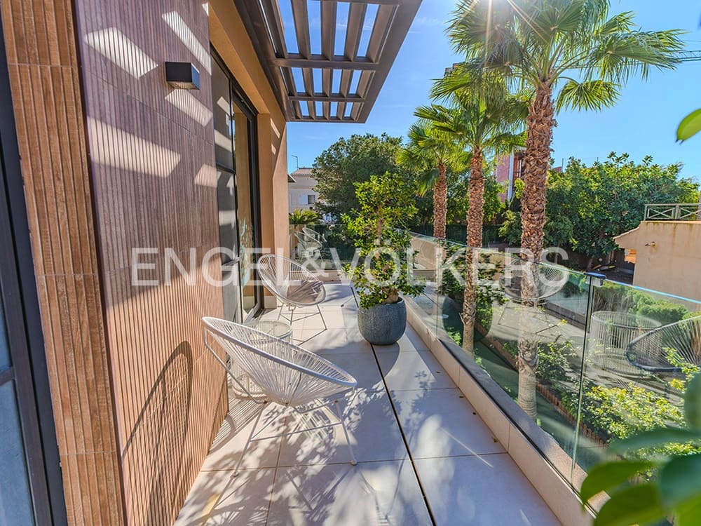 4 soverom Villa til salgs i Alicante by med svømmebasseng garasje - € 3 150 000 (Ref: 8762605)