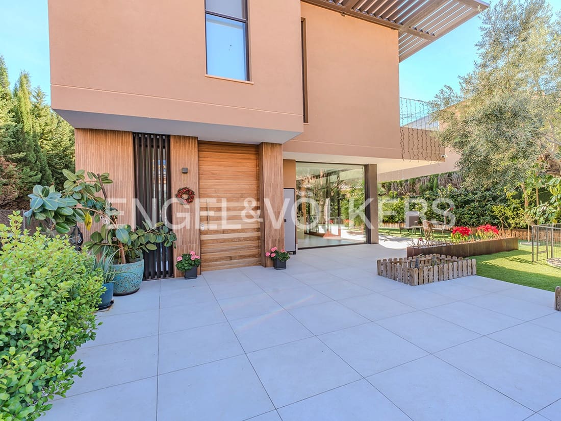 4 soverom Villa til salgs i Alicante by med svømmebasseng garasje - € 3 150 000 (Ref: 8762605)