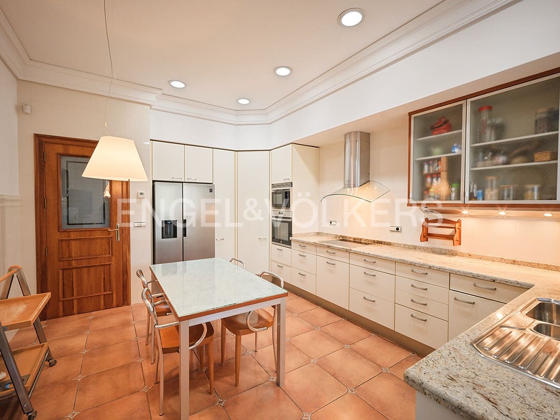 5 soveværelse Villa til salg i Alicante by med swimmingpool garage - € 1.900.000 (Ref: 8762652)