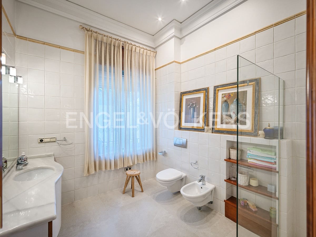 5 soveværelse Villa til salg i Alicante by med swimmingpool garage - € 1.900.000 (Ref: 8762652)