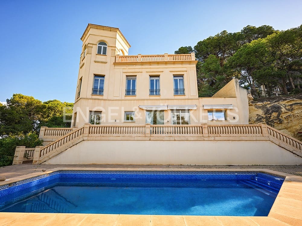 5 soveværelse Villa til salg i Alicante by med swimmingpool garage - € 1.900.000 (Ref: 8762652)
