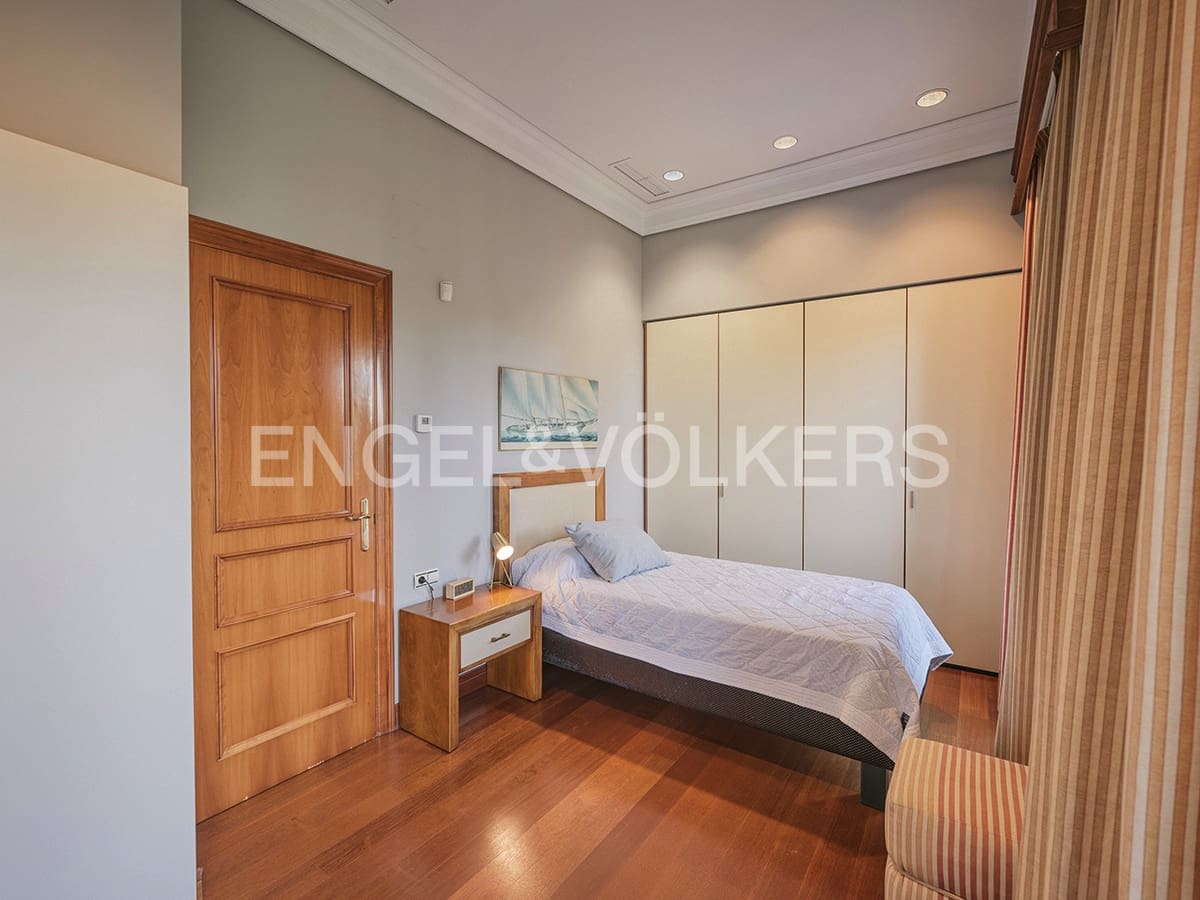 5 soveværelse Villa til salg i Alicante by med swimmingpool garage - € 1.900.000 (Ref: 8762652)