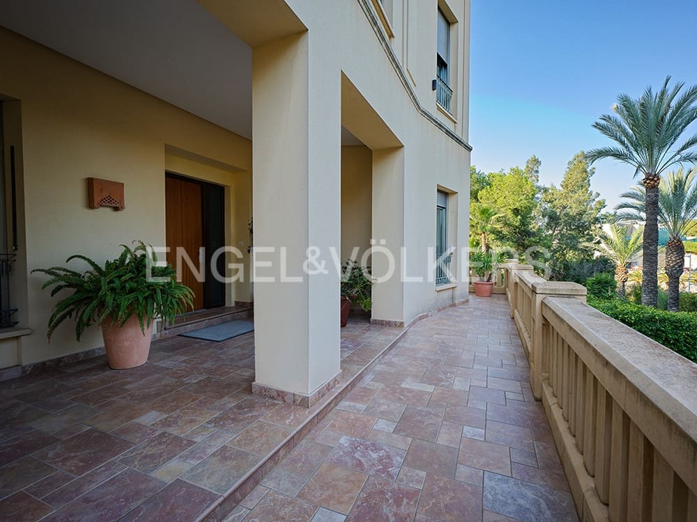 5 soveværelse Villa til salg i Alicante by med swimmingpool garage - € 1.900.000 (Ref: 8762652)