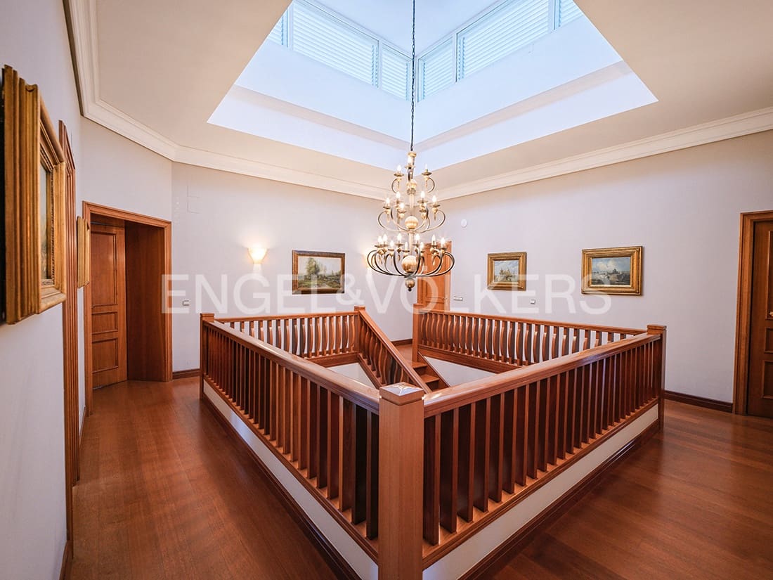 5 soveværelse Villa til salg i Alicante by med swimmingpool garage - € 1.900.000 (Ref: 8762652)