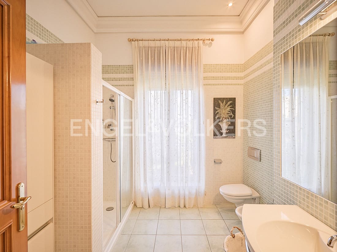 5 soveværelse Villa til salg i Alicante by med swimmingpool garage - € 1.900.000 (Ref: 8762652)