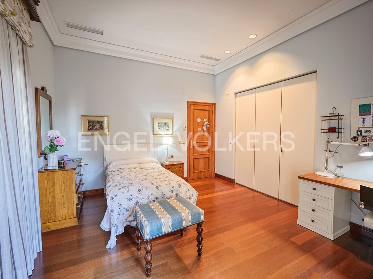 5 soveværelse Villa til salg i Alicante by med swimmingpool garage - € 1.900.000 (Ref: 8762652)