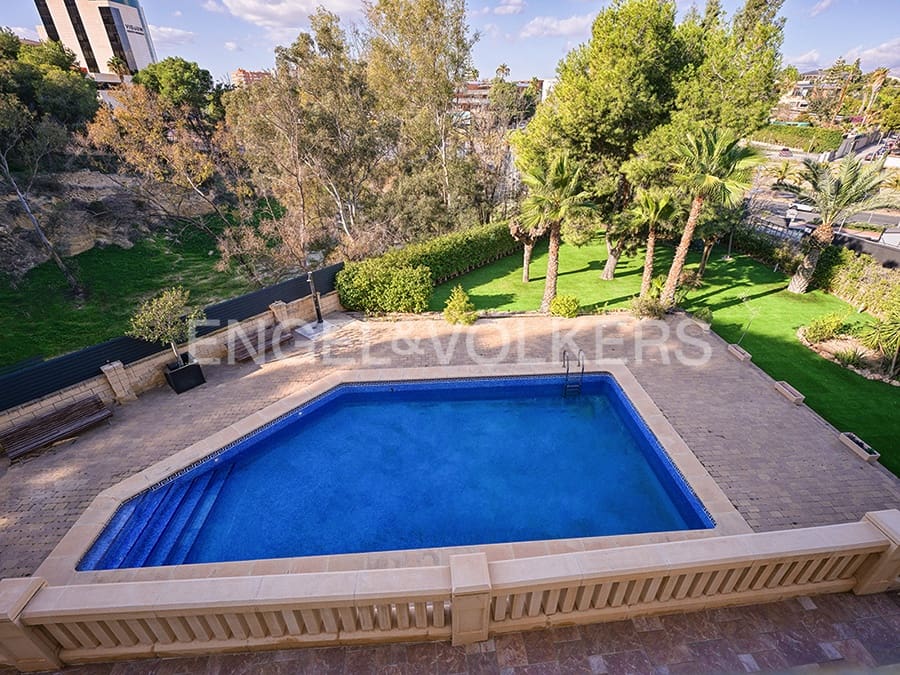5 soveværelse Villa til salg i Alicante by med swimmingpool garage - € 1.900.000 (Ref: 8762652)