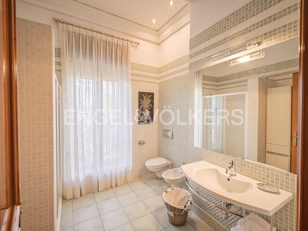 5 soveværelse Villa til salg i Alicante by med swimmingpool garage - € 1.900.000 (Ref: 8762652)