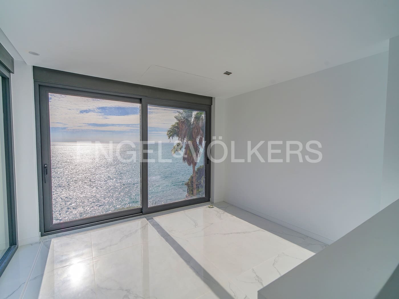 Villa til salgs i El Campello med svømmebasseng garasje - € 2 700 000 (Ref: 8762717)