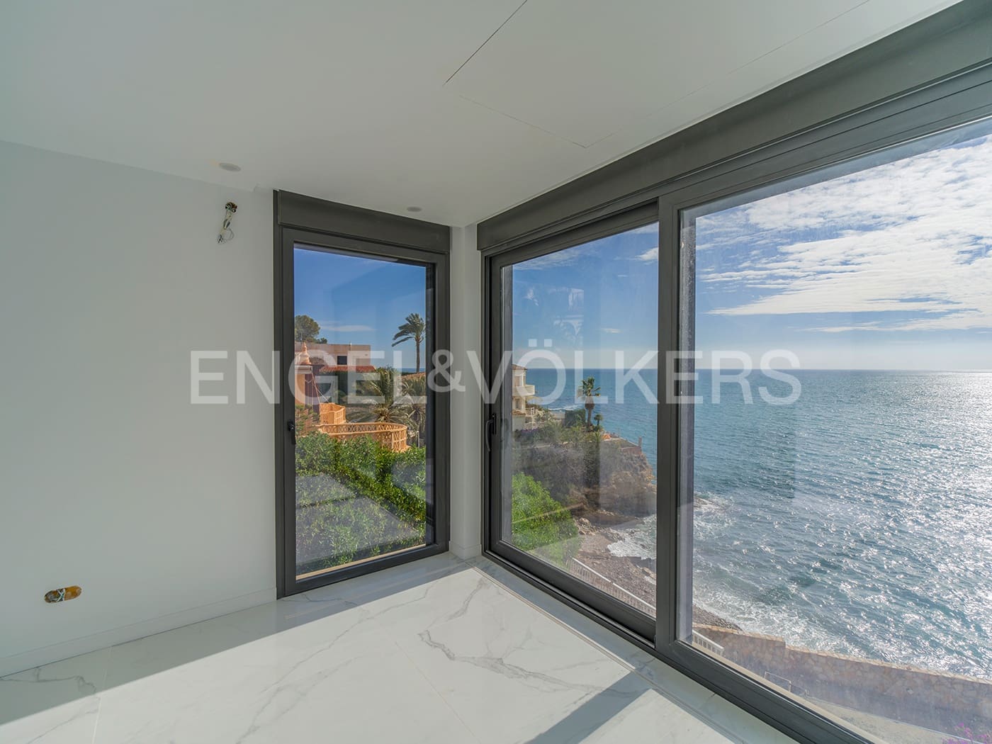 Villa til salgs i El Campello med svømmebasseng garasje - € 2 700 000 (Ref: 8762717)