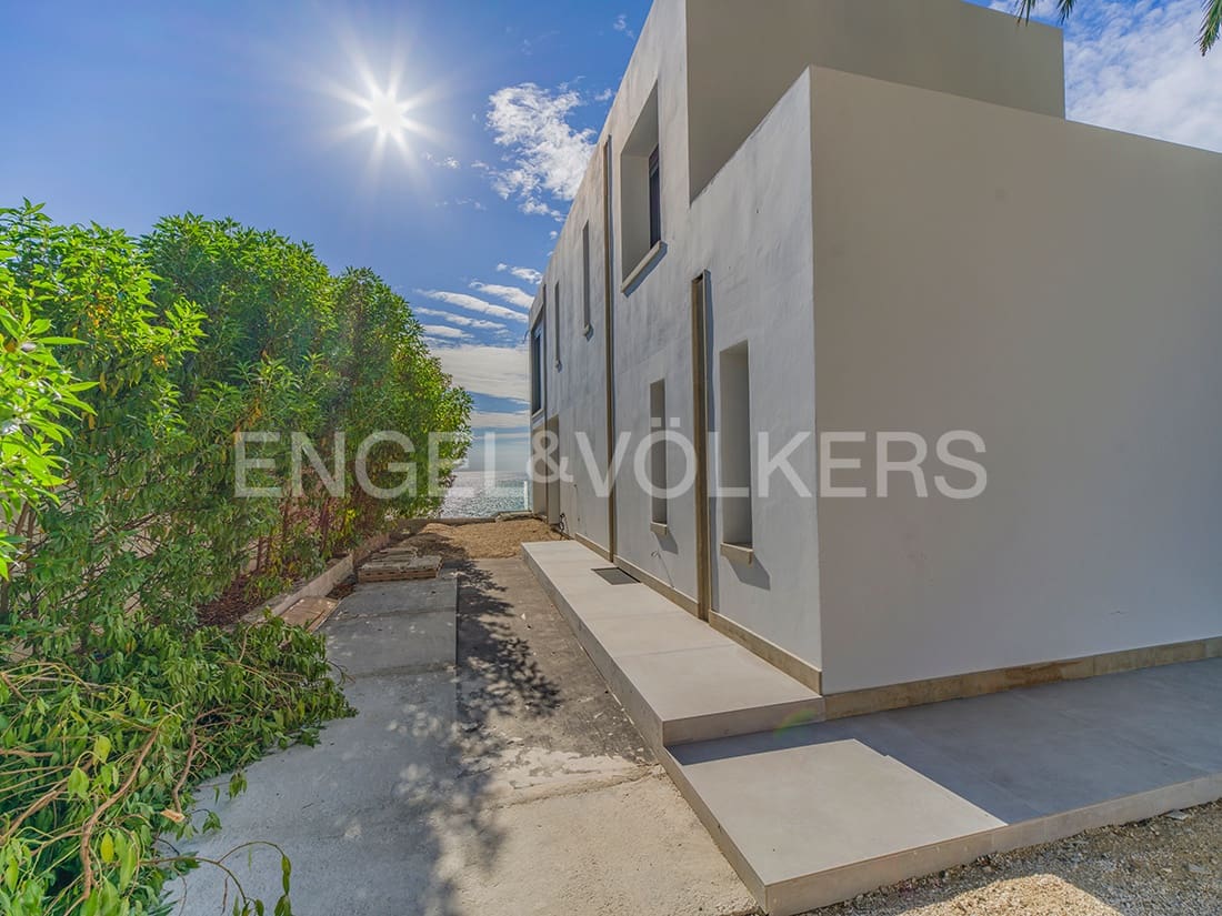 Villa til salgs i El Campello med svømmebasseng garasje - € 2 700 000 (Ref: 8762717)