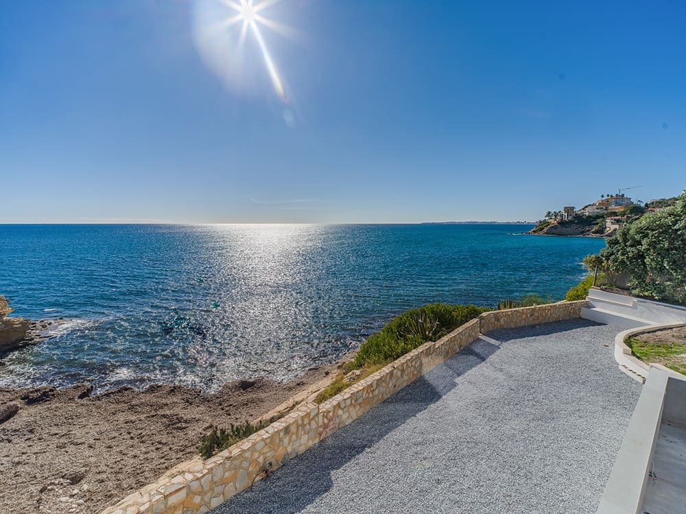 Villa te koop in El Campello met zwembad garage - € 2.700.000 (Ref: 8762717)