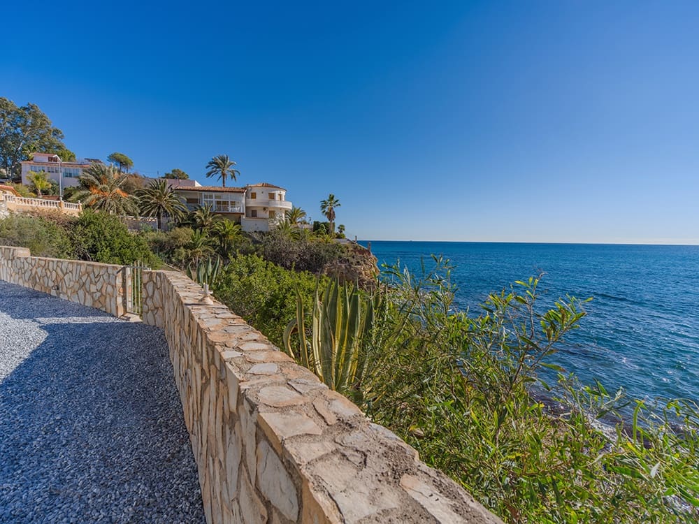 Villa te koop in El Campello met zwembad garage - € 2.700.000 (Ref: 8762717)