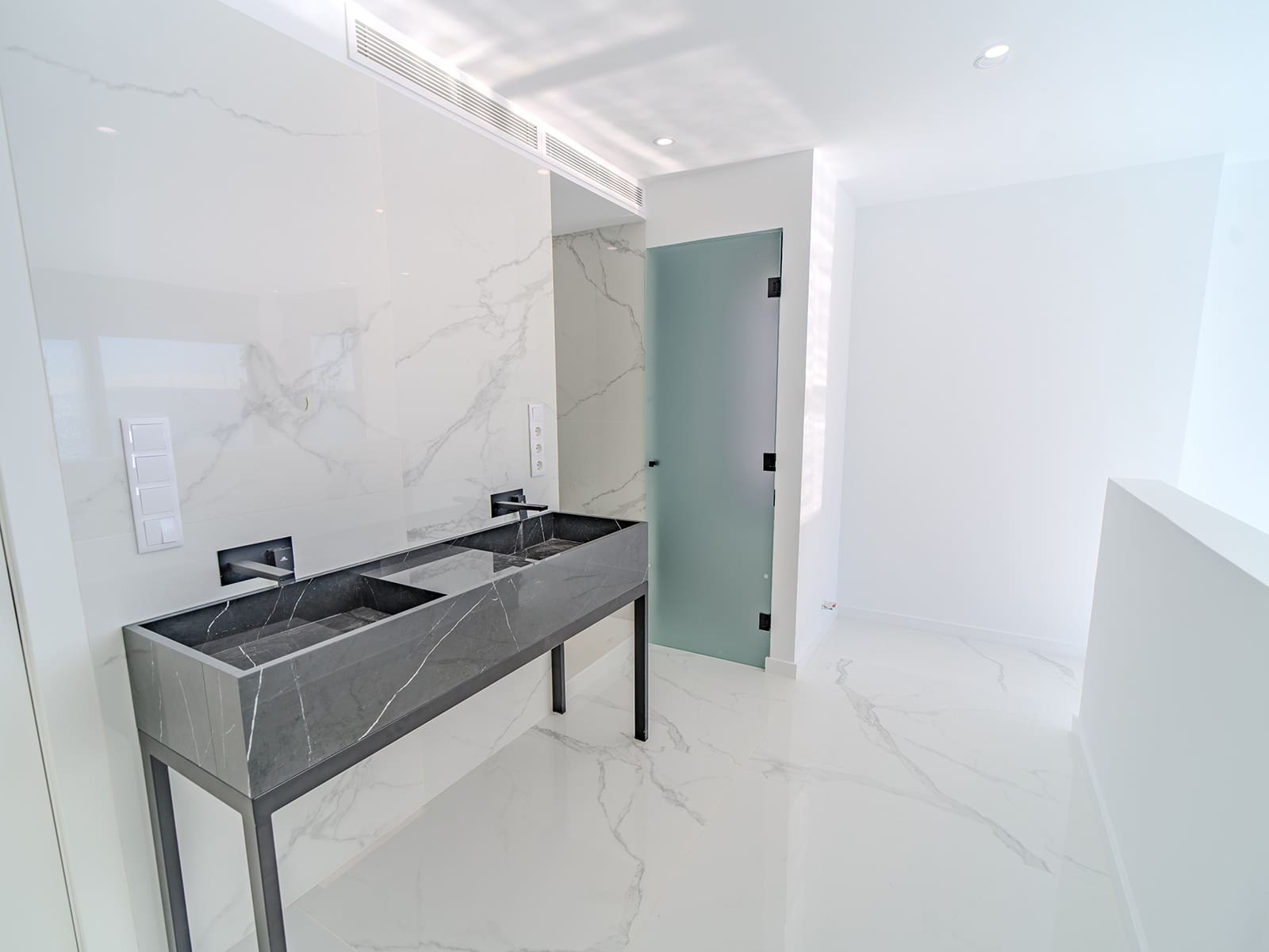 Villa te koop in El Campello met zwembad garage - € 2.700.000 (Ref: 8762717)