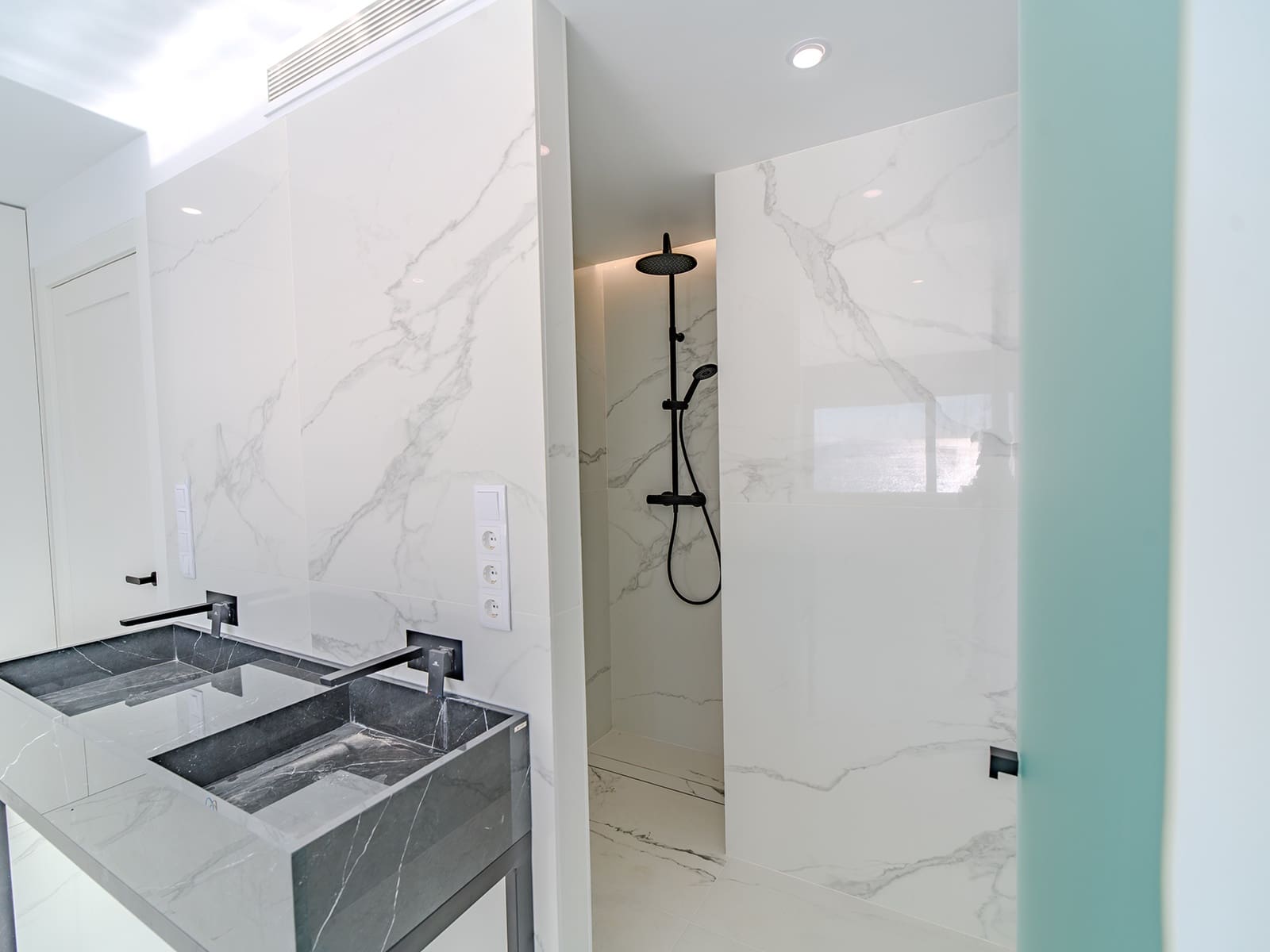 Villa te koop in El Campello met zwembad garage - € 2.700.000 (Ref: 8762717)