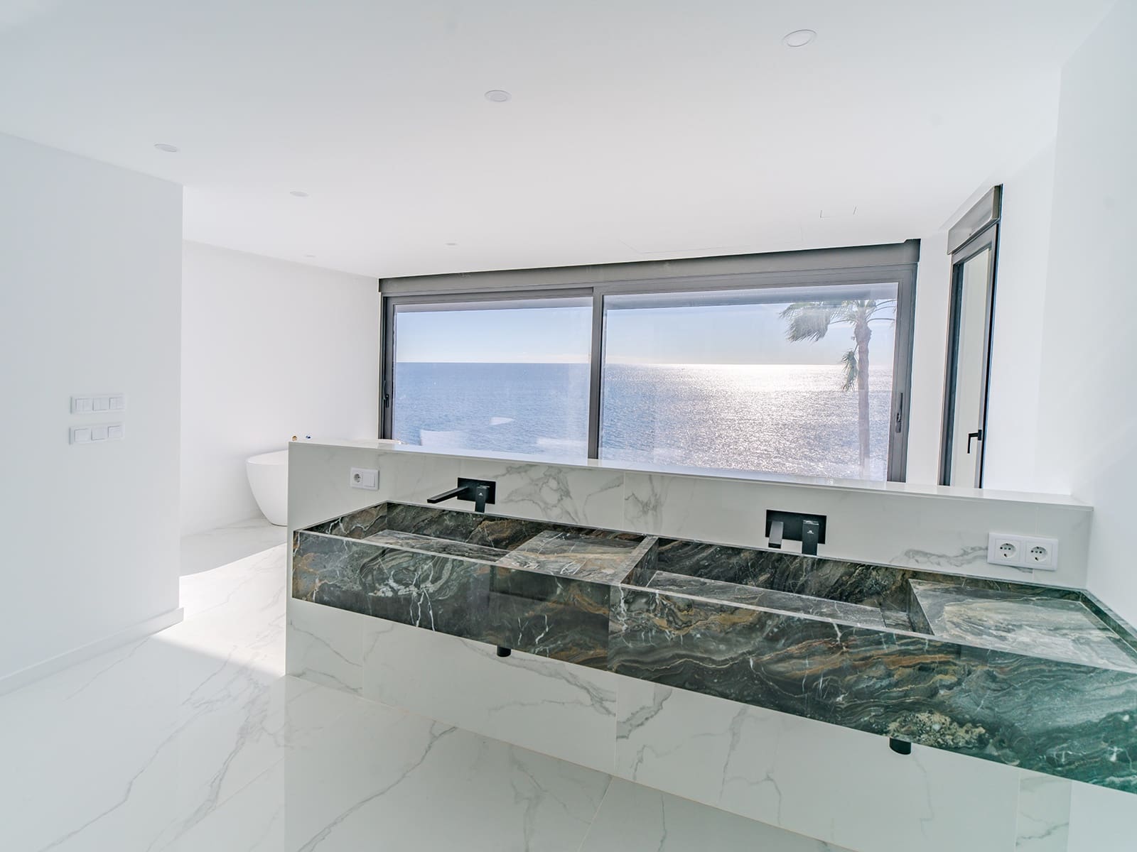 Villa te koop in El Campello met zwembad garage - € 2.700.000 (Ref: 8762717)