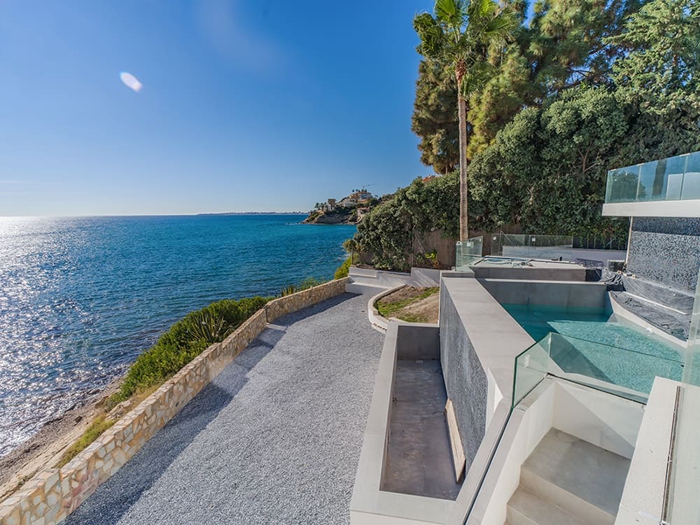 Villa te koop in El Campello met zwembad garage - € 2.700.000 (Ref: 8762717)