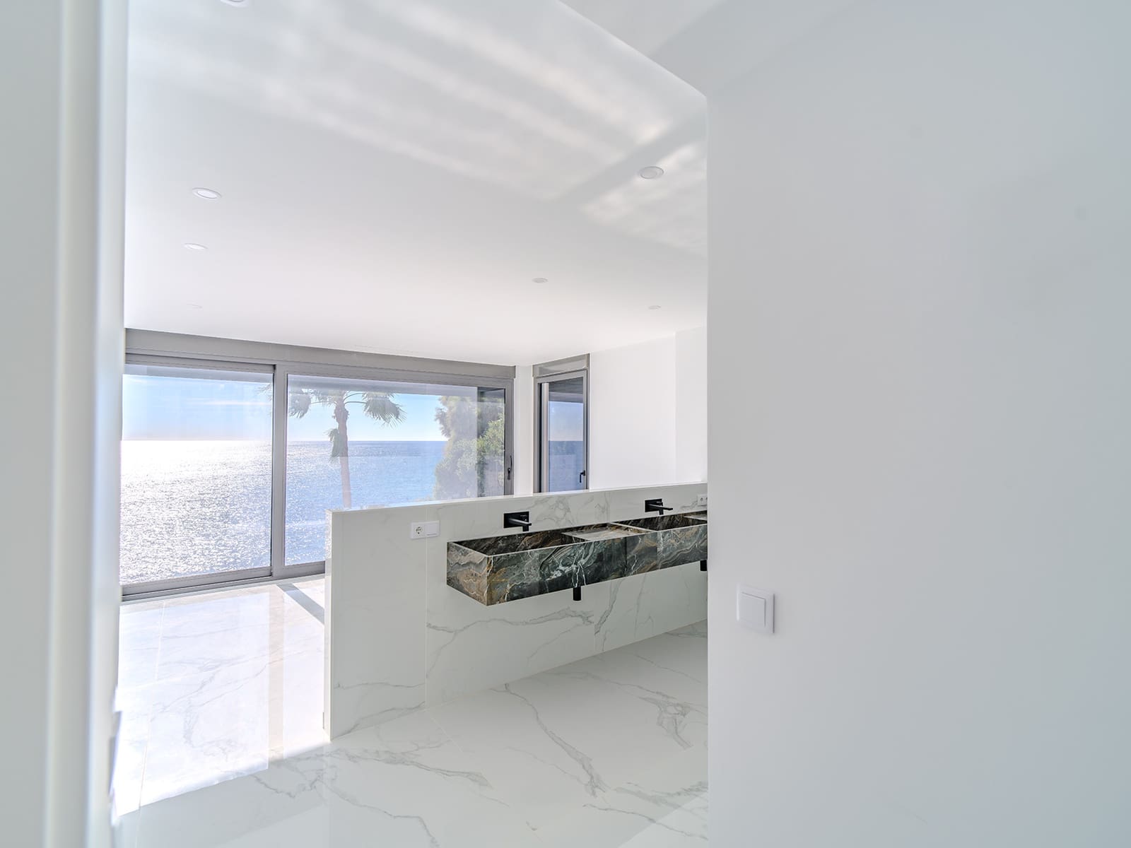 Villa te koop in El Campello met zwembad garage - € 2.700.000 (Ref: 8762717)