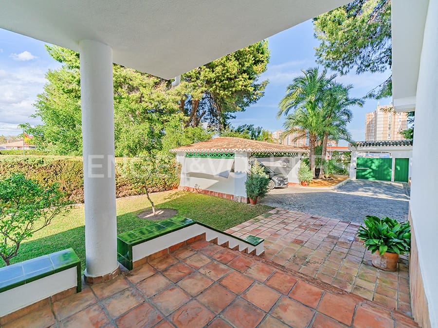 6 soveværelse Villa til salg i Alicante by med swimmingpool garage - € 1.170.000 (Ref: 8891669)