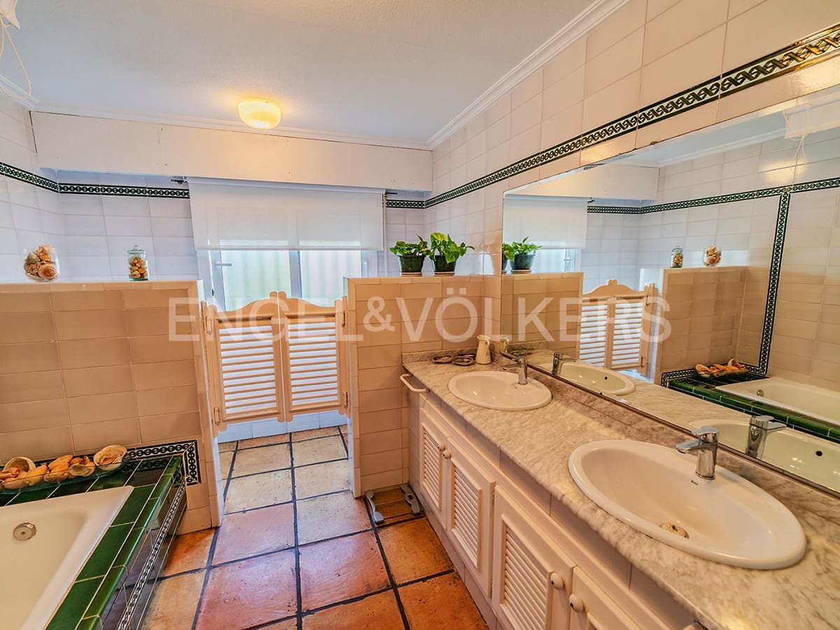 6 soveværelse Villa til salg i Alicante by med swimmingpool garage - € 1.170.000 (Ref: 8891669)