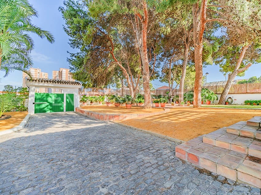 6 soveværelse Villa til salg i Alicante by med swimmingpool garage - € 1.170.000 (Ref: 8891669)