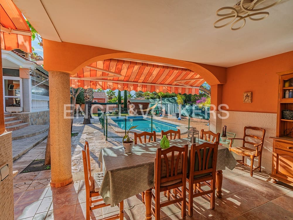 4 quarto Moradia para venda em San Vicente / Sant Vicent del Raspeig com piscina garagem - 695 000 € (Ref: 8897597)