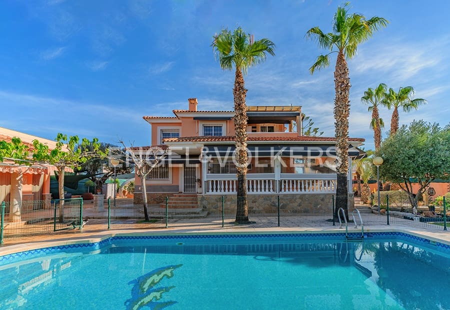 4 quarto Moradia para venda em San Vicente / Sant Vicent del Raspeig com piscina garagem - 695 000 € (Ref: 8897597)