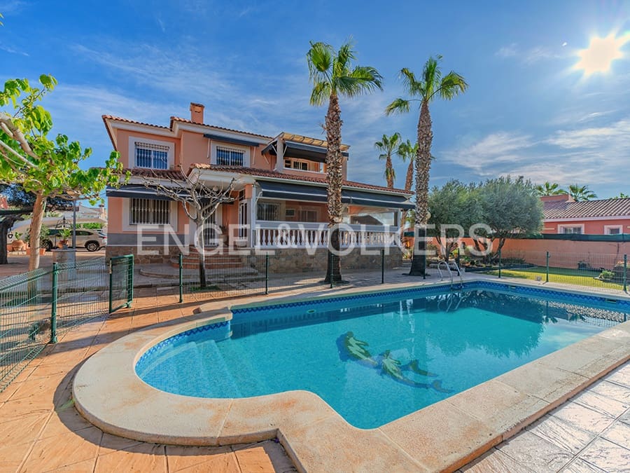 4 quarto Moradia para venda em San Vicente / Sant Vicent del Raspeig com piscina garagem - 695 000 € (Ref: 8897597)