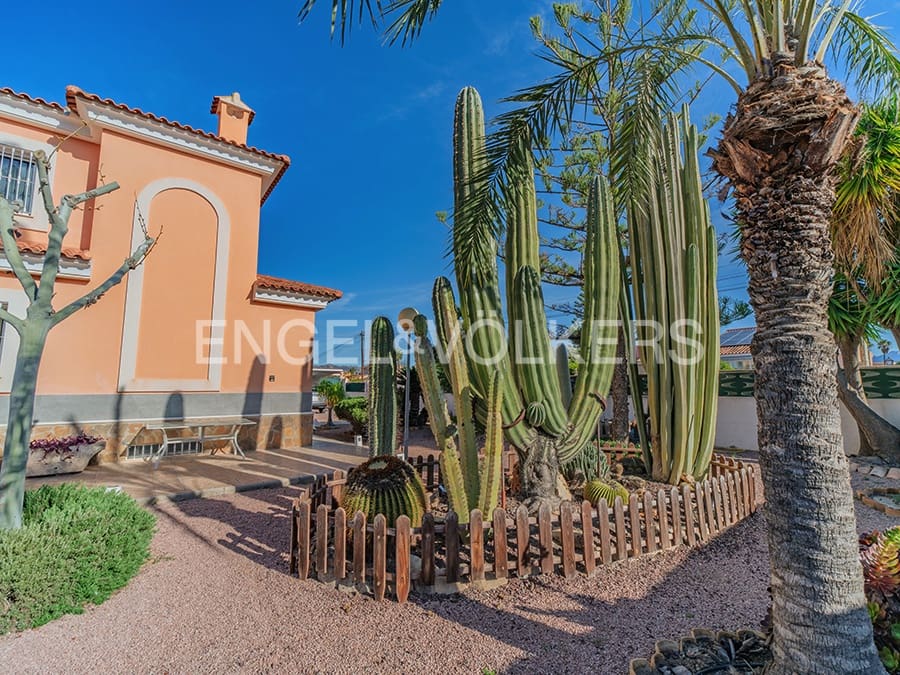 4 quarto Moradia para venda em San Vicente / Sant Vicent del Raspeig com piscina garagem - 695 000 € (Ref: 8897597)