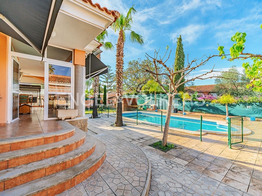 4 quarto Moradia para venda em San Vicente / Sant Vicent del Raspeig com piscina garagem - 695 000 € (Ref: 8897597)