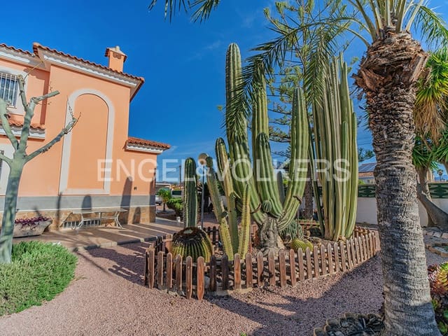 4 chambre Villa/Maison à vendre à San Vicente / Sant Vicent del Raspeig avec piscine garage - 695 000 € (Ref: 8897597)