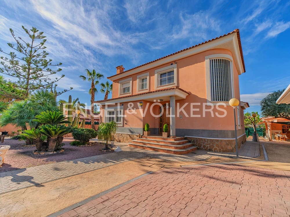 4 quarto Moradia para venda em San Vicente / Sant Vicent del Raspeig com piscina garagem - 695 000 € (Ref: 8897597)