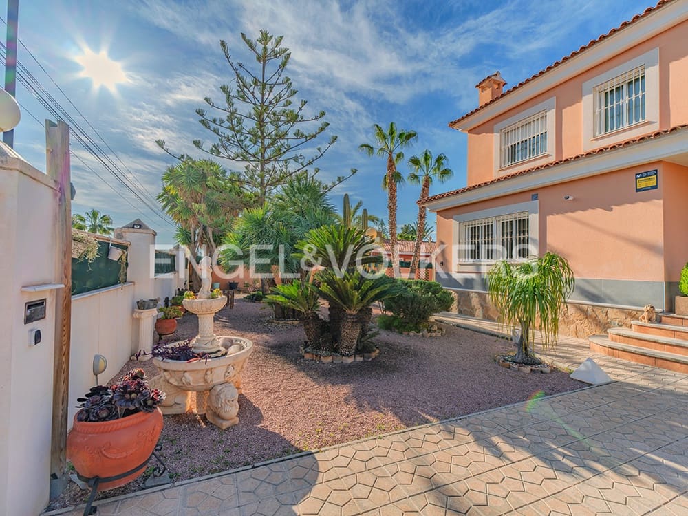 4 quarto Moradia para venda em San Vicente / Sant Vicent del Raspeig com piscina garagem - 695 000 € (Ref: 8897597)