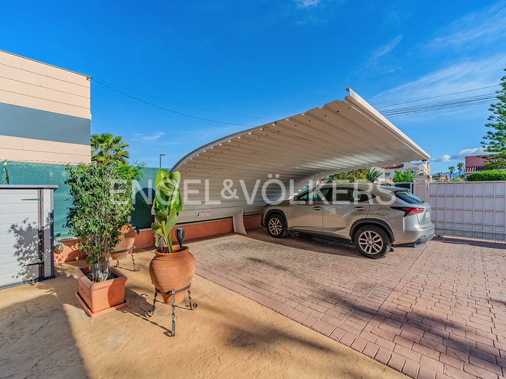 4 quarto Moradia para venda em San Vicente / Sant Vicent del Raspeig com piscina garagem - 695 000 € (Ref: 8897597)