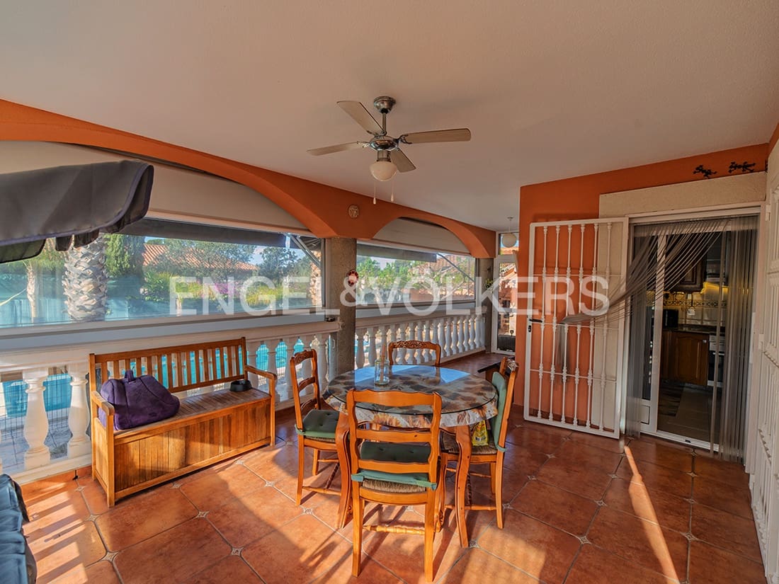 4 quarto Moradia para venda em San Vicente / Sant Vicent del Raspeig com piscina garagem - 695 000 € (Ref: 8897597)