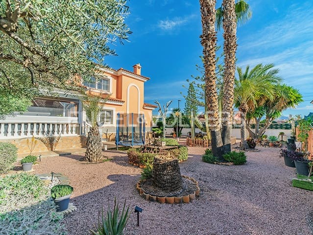 4 chambre Villa/Maison à vendre à San Vicente / Sant Vicent del Raspeig avec piscine garage - 695 000 € (Ref: 8897597)