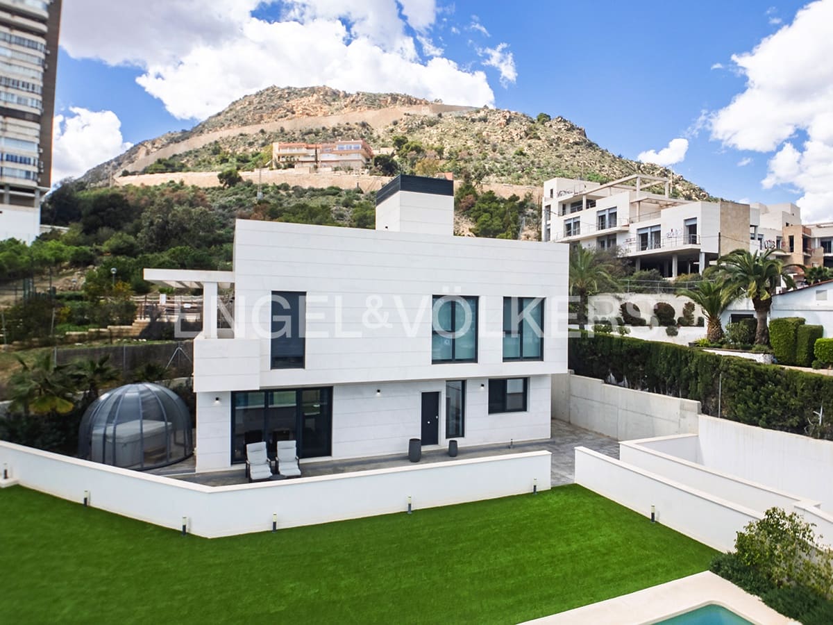 3 soveværelse Villa til salg i Alicante by med swimmingpool garage - € 1.175.000 (Ref: 8909708)